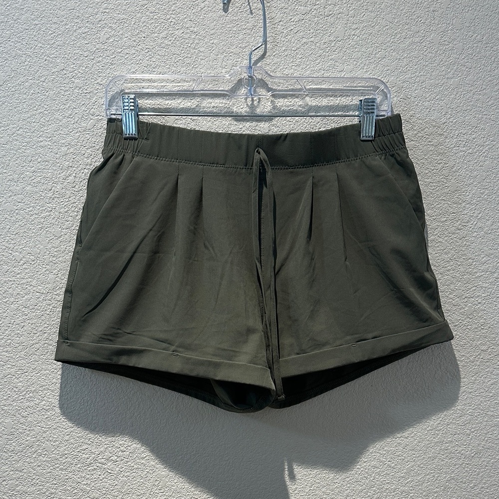 Zyia Active Olive Green Cuffed Shorts Size Small